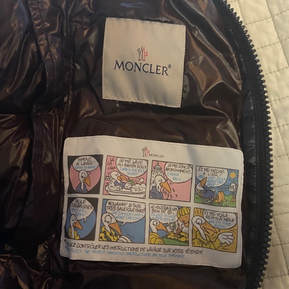 Moncler Bormes Vest Navy Size 2(Medium) - Picture 2 of 4